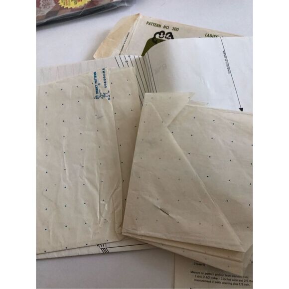 Stretch & Sew pattern 200 Ladies Raglan Sleeve cut - Picture 3 of 3